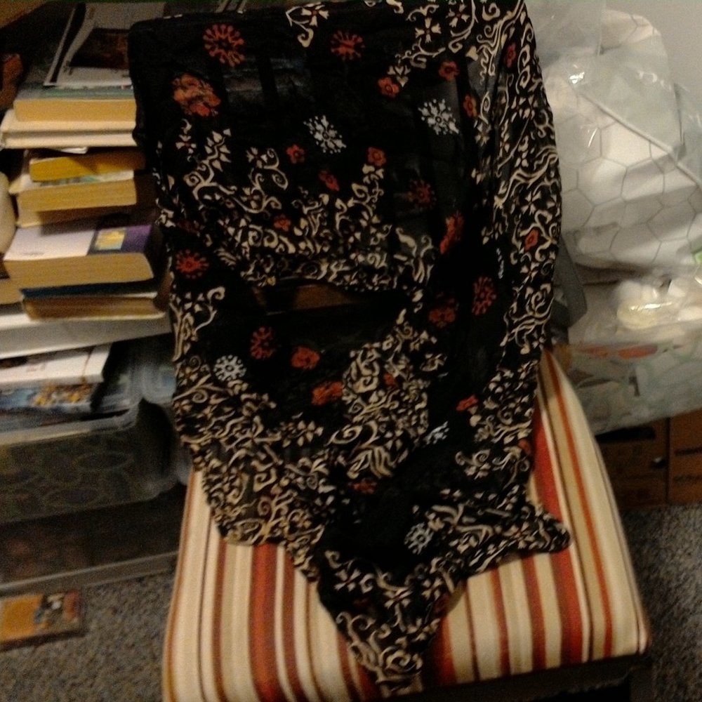 Beautiful autumn style scarf is perfect condition